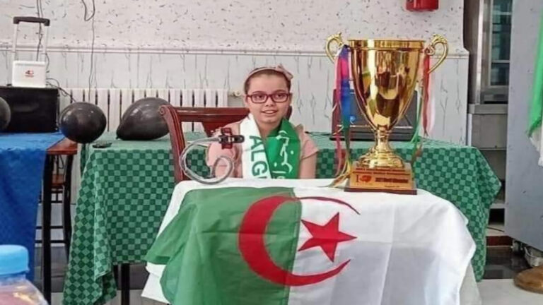 الطفلة الجزائرية رحاحلة سجود بطلة العالم في الحساب الذهني بعد ان أجرت 500 عملية حسابية خلال 3 دقائق!
