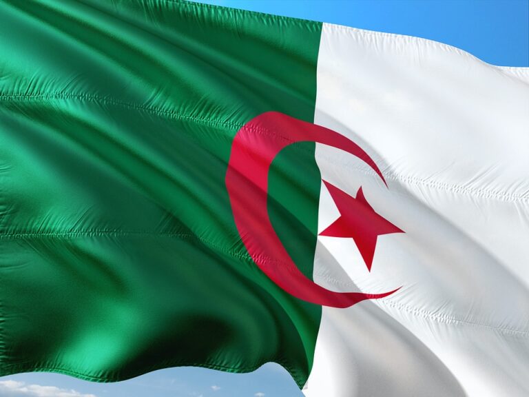الجزائر تعلق الدراسة 10 أيام بسبب “كورونا”