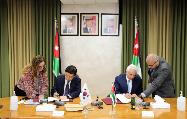 وزارة التربية والتعليم الأردنية: توقع اتفاقية تعاون في مجال تكنولوجيا التعليم والمعلومات
