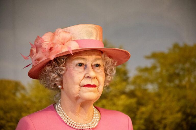 العالم ينعي الملكة إليزابيث الثانية، معقل الاستقرار البريطاني