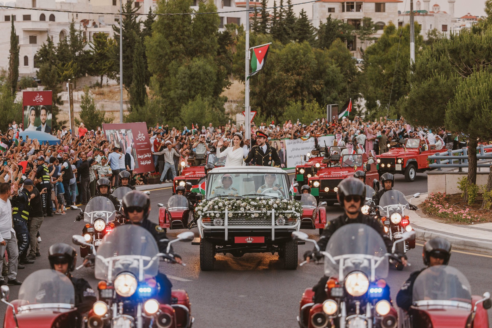 الأردنيون يخطُّون وثيقة تاريخية لعروة وثقى مع الهاشميين يوم زفاف ولي العهد 