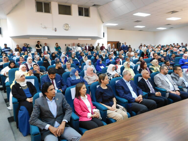 افتتاح معرض مشاريع بحوث الاستقصاء لطلبة الدبلوم العالي لإعداد المعلمين في “تربوية الأردنية”