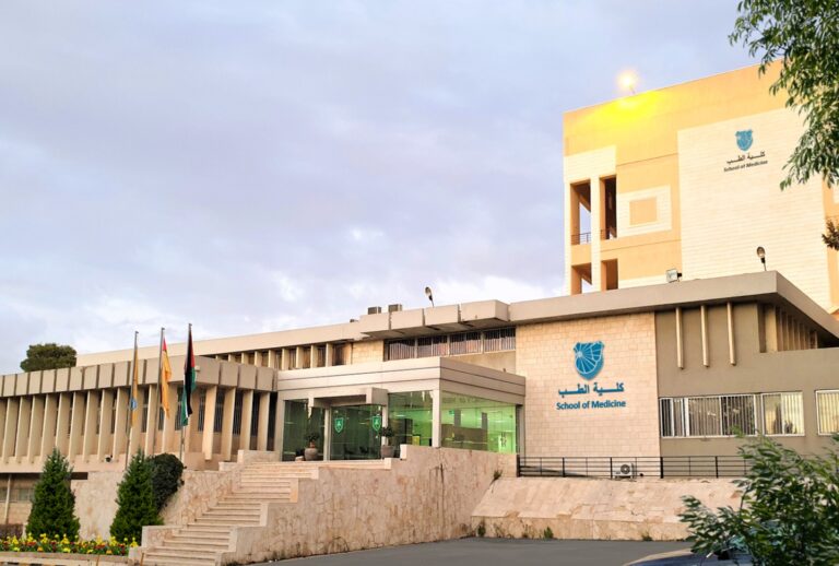 طلبة كلية الطب في “الأردنية” يحصدون أعلى العلامات على مستوى العالم في القبول للاختصاص الطبي في الولايات المتحدة الأمريكية