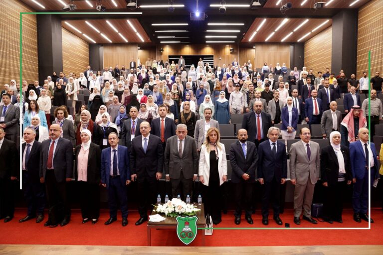 عبيدات “لا بدّ أن تكون الدّراسات العليا في الجامعة الأردنيّة تناسب طموح الأردنيّين وتعلو فوق كلّ المعيقات وتخدم التّنمية والتّحديث”
