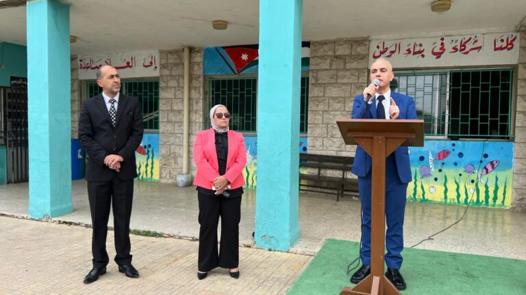 عميد كلية العلوم التربوية يتفقد مدرسة الجامعة الأردنية ويؤكد: يجب أن تكون المدرسة بيئةً آمنة، وحاضنةً للتميّز، والإبداع، والابتكار، وصناعة الإنسان المنتمي لوطنه وقيادته